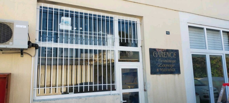 Fabrication et pose de châssis et de grilles en aluminium pour immeubles à Nice Nord